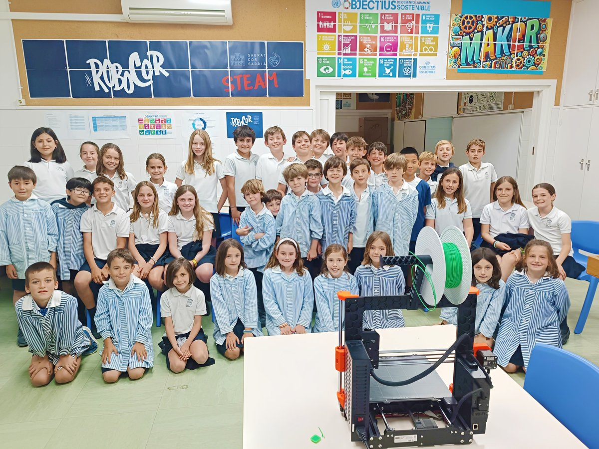 SagratCorSarria's tweet photo. Continuem consolidant el projecte compartit entre 2n i 5è!

L’alumnat de 2n ha comptat amb l’ajuda de 5è per dissenyar i imprimir amb impressora 3D els cartells del seu jardí de papallones.

Cooperació, creativitat i tecnologia al servei de l’aprenentatge 🤝#RoboCor #Maker #STEAM https://t.co/fKO4Rsz11P