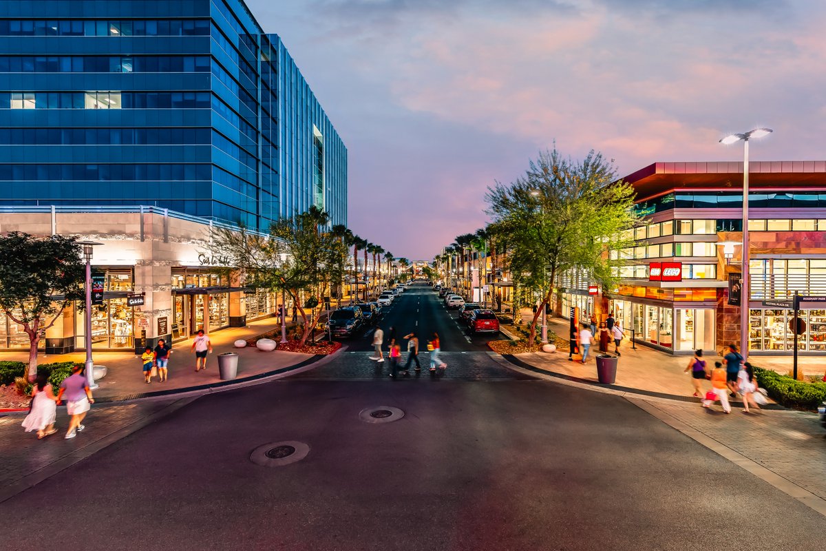 DTSummerlin's tweet photo. Downtown Summerlin: Your go-to spot for shopping, dining, and everything in between ✨ https://t.co/VCxf4Zi37L