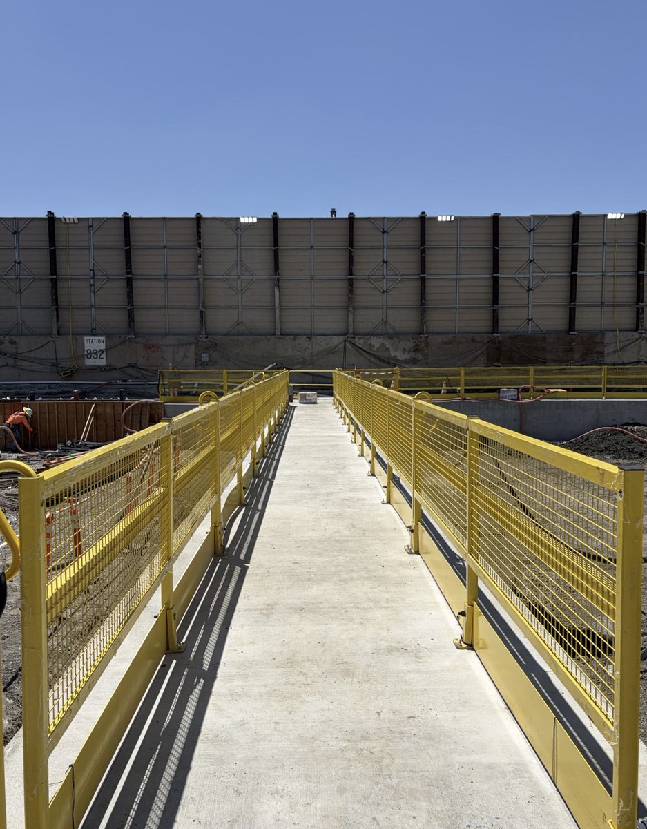 vtabsv2's tweet photo. Guardrails are one of the simplest but most important safety features on site. 🚧

Temporary steel guardrails help protect crews and pedestrians on elevated surfaces and are inspected weekly to ensure they’re working as designed. 

#VTABSV2 #BARTSiliconValley @VTA https://t.co/xLFPzkCLeq