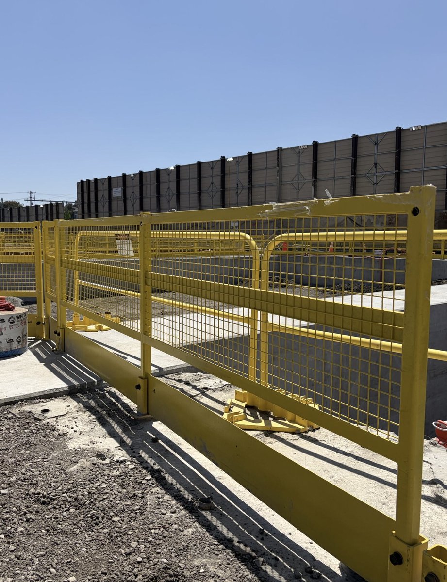 vtabsv2's tweet photo. Guardrails are one of the simplest but most important safety features on site. 🚧

Temporary steel guardrails help protect crews and pedestrians on elevated surfaces and are inspected weekly to ensure they’re working as designed. 

#VTABSV2 #BARTSiliconValley @VTA https://t.co/xLFPzkCLeq