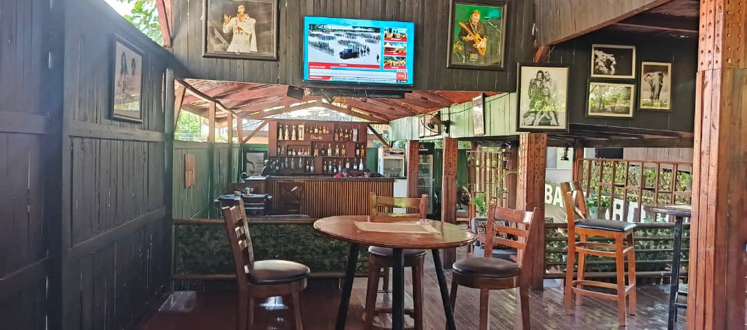 GideonSsekidde's tweet photo. Food unites. Let's link up at Backyard Bistro Bugoloobi, Luthuli Avenue, lunch time. One spirit, one table.
#GoldenPosts #FoodComa #BugoloobiMeetup https://t.co/jHK76yqy8o