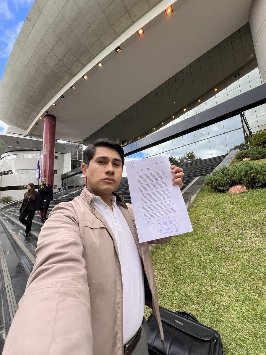 CrisDominguezPY's tweet photo. Hoy 6 concejales municipales de J. Augusto Saldivar presentamos pedido de JUICIO POLÍTICO contra @camilobenitez23 y @augustojfpaiva por mal desempeño de funciones en la @contraloriapy 
No pueden salir tan ilesos ante la omisión en el cumplimiento del deber legal de control. https://t.co/JU3vSmh7ft