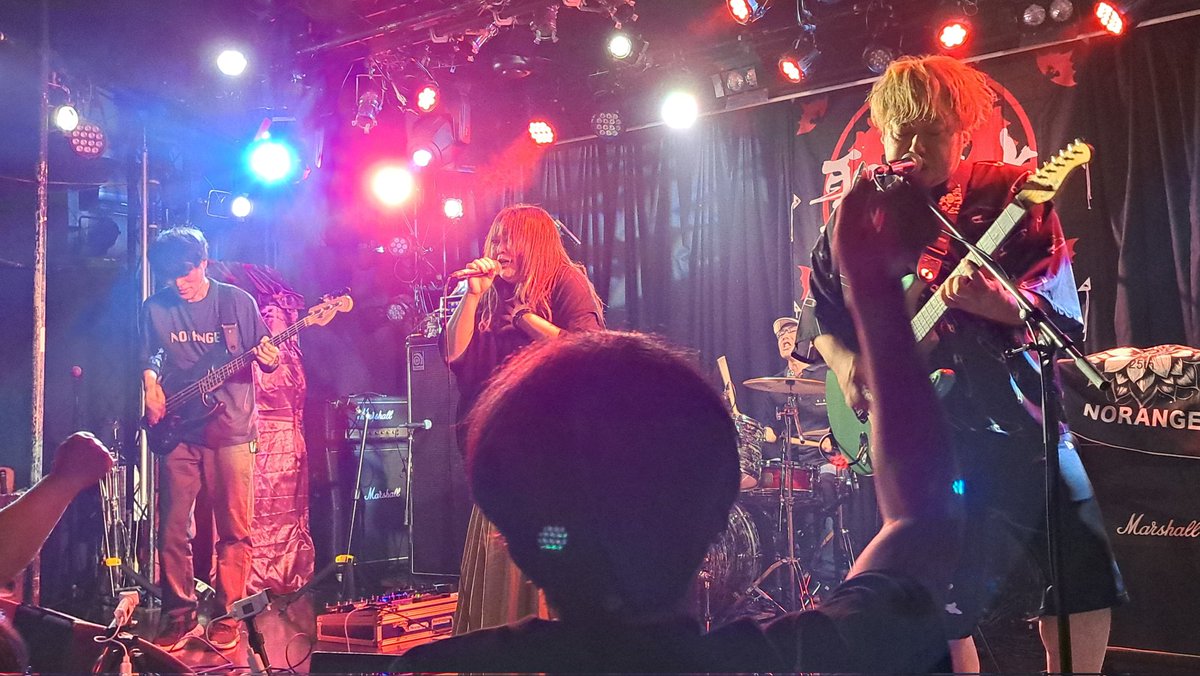 i42WHf3t3nhcHYB's tweet photo. #松山市 #サロンキティ #salonkitty
#NORANGE
まだ数える程しかライブを見てないけど、いつもと比べて尺長めだったらしいけど、歌も演奏も抜群に良く、真貴さんの喋りはもちろんオモロく、あっという間に終わってしまった😆
演者がこれだけ楽しそうやったら、そりゃこっちも楽しくなるわな😁 https://t.co/ge17diJ5v7