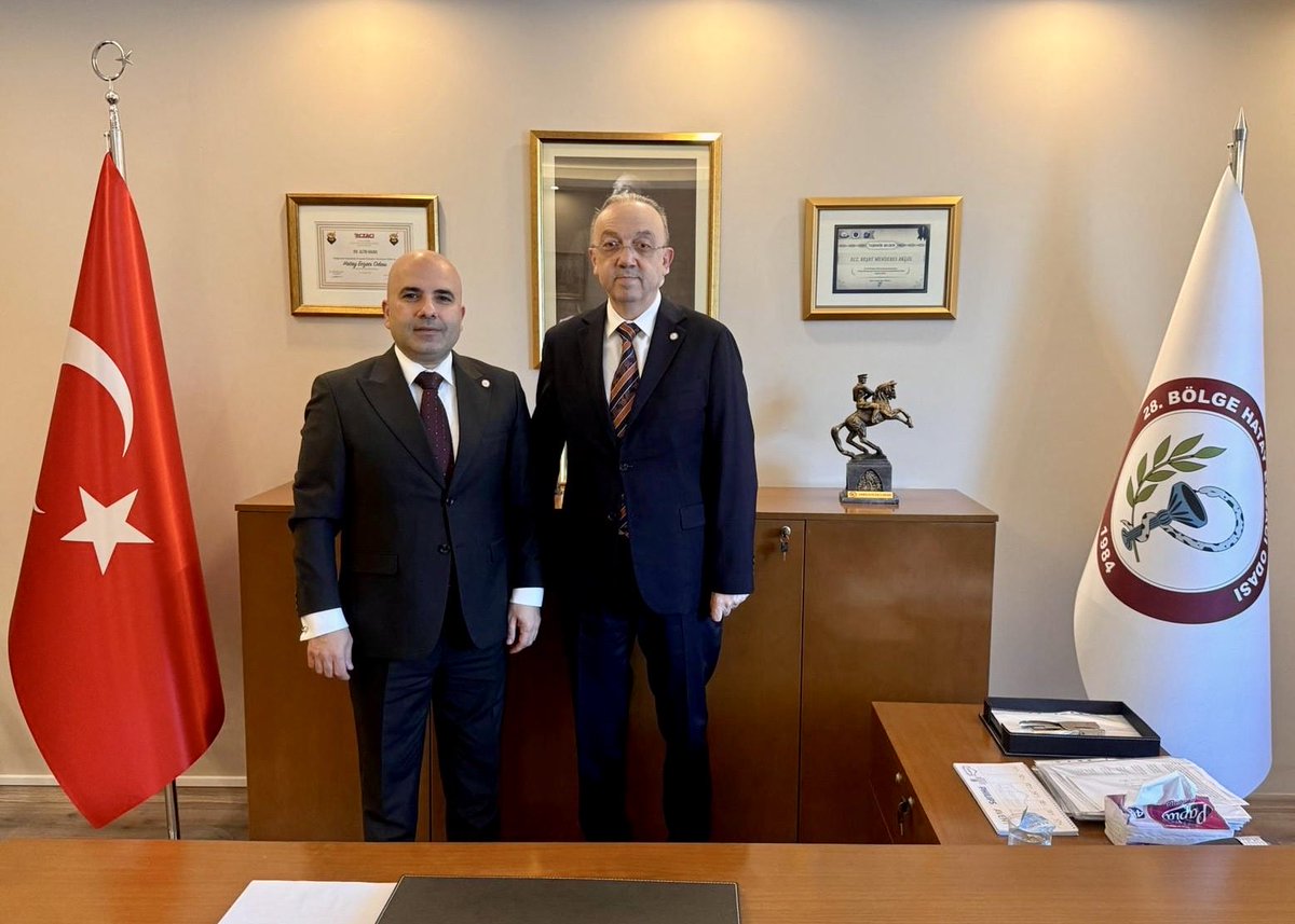 tebkurumsal's tweet photo. 28. Bölge Hatay Eczacı Odası tarafından düzenlenen 14 Mayıs Bilimsel Eczacılığın 187. Yıl Dönümünde “Türkiye’de Eczacılık Gündemine Bakış” başlıklı bir panel gerçekleştirildi. 

Hatay Eczacı Odası Başkanı Ecz. Reşat Menderes Akgöl’ün moderatörlüğünde gerçekleştirilen panele, Türk Eczacıları Birliği Başkanı Ecz. M. İrfan Demirci, İlaç Endüstrisi İşverenler Sendikası Genel Sekreteri Savaş Malkoç konuşmacı olarak katıldı.