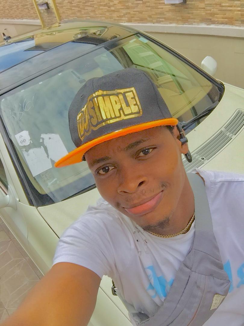 Kcee40's tweet photo. Omo like dis now nah waiting go give me money I de find becuz my heart the race wit the owner https://t.co/UpoKJ0XRmP