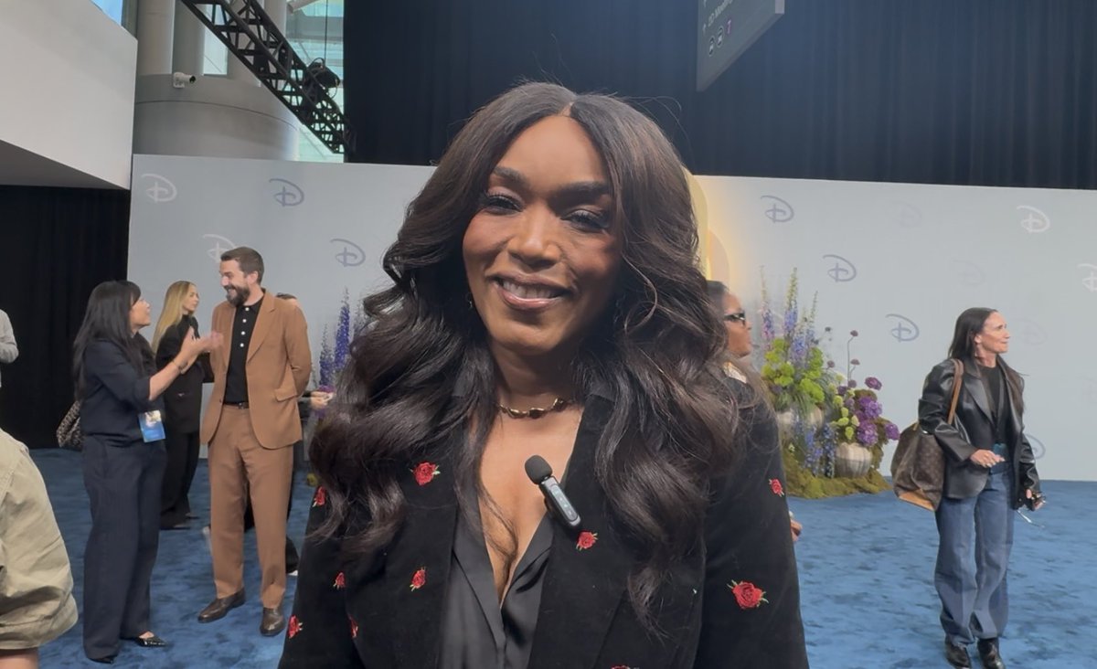 srsoto26's tweet photo. I spoke with the iconic Angela Bassett about what keeps her engaged with the #AHS franchise and Athena’s big career move for season 10 of #911onABC at the #DisneyUpfront 2026 red carpet. #AHSFX #AmericanHorrorStory  

READ: https://t.co/pz5ATzEY9C

WATCH: https://t.co/PqxGr6nECv https://t.co/mZM8B5J2t2