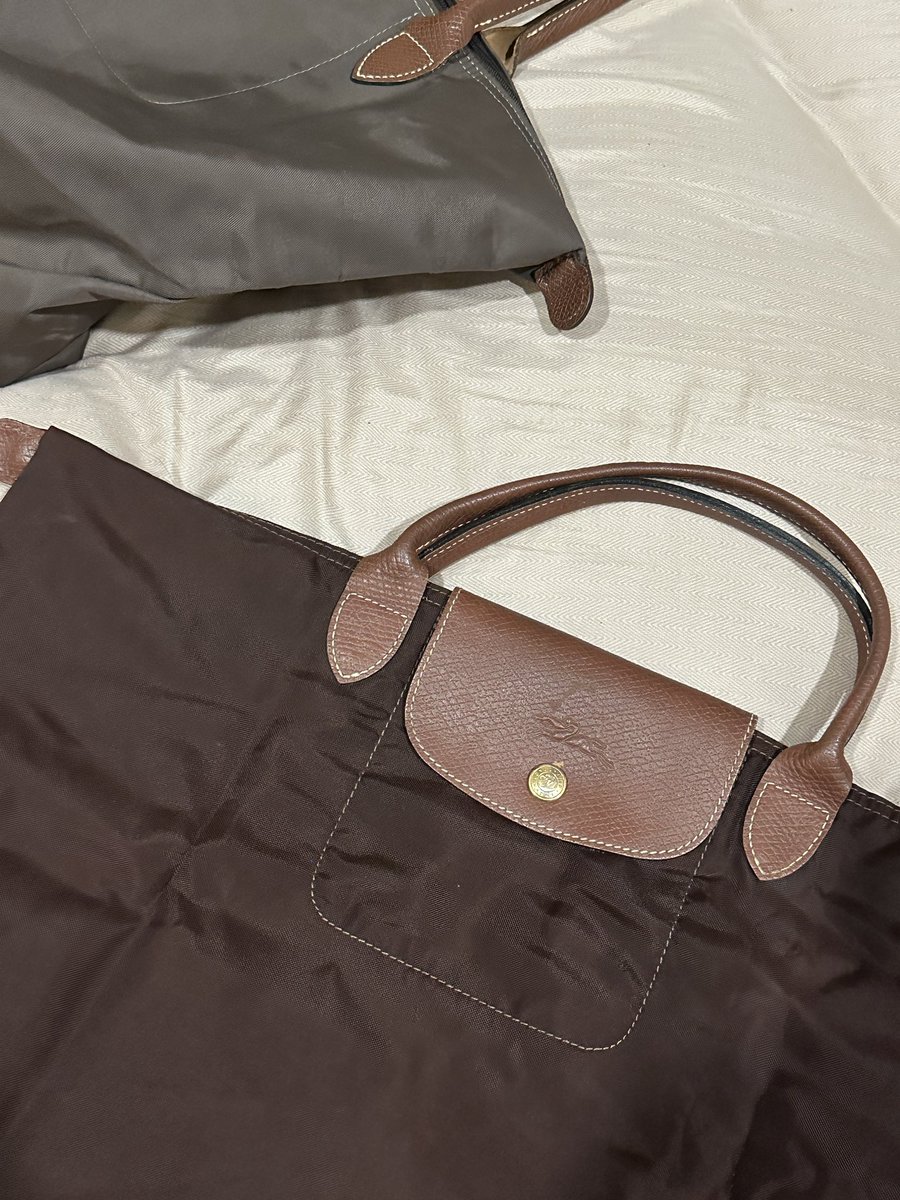 thisisicarat's tweet photo. 🤎 #ส่งต่อlongchamp 
M short BROWN🧸✨
สภาพสวยใช้งาน สีสวย ไม่เฟด *ผ้าแยกซับ* 
ขอบมุมดี อะไหล่รมควัน 
ราคา 1599 ส่งฟรี (ทักมาขอดูพต.ได้ค่ะ)

#longchampส่งต่อ #ส่งต่อlongchampแท้ 
#ส่งต่อlongchamp #longchampthailand #ส่งต่อcoach #กระเป๋ามือสอง https://t.co/72q8bpH0ZR