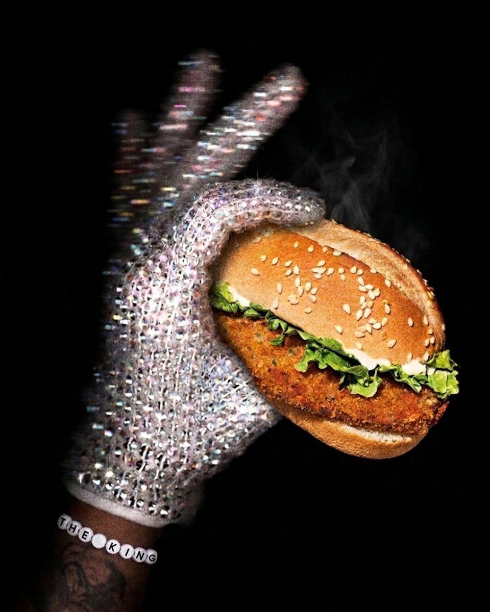 BurgerKingGhana's tweet photo. Ice on my wrist and the burger still fire 😮‍💨 https://t.co/1TOIGltuBu