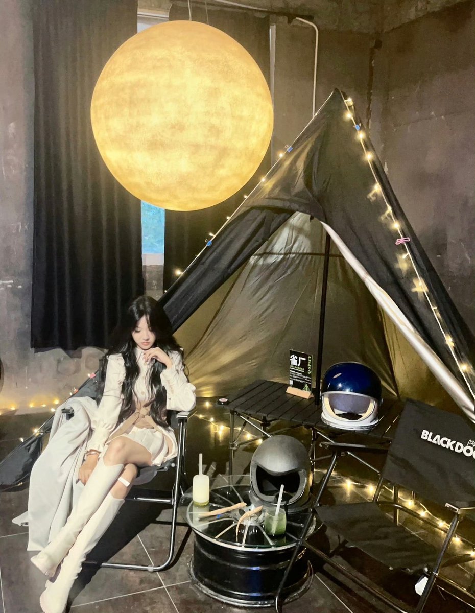 Lily05430812607's tweet photo. 网友投稿 技校同学的白靴
#靴子 #靴女 #骑士靴 #烟筒靴 #长靴 #长筒靴 #恋靴 #靴 #鞋底 #筒靴  #高跟鞋 #女性崇拜 https://t.co/v7FF4LYjAl