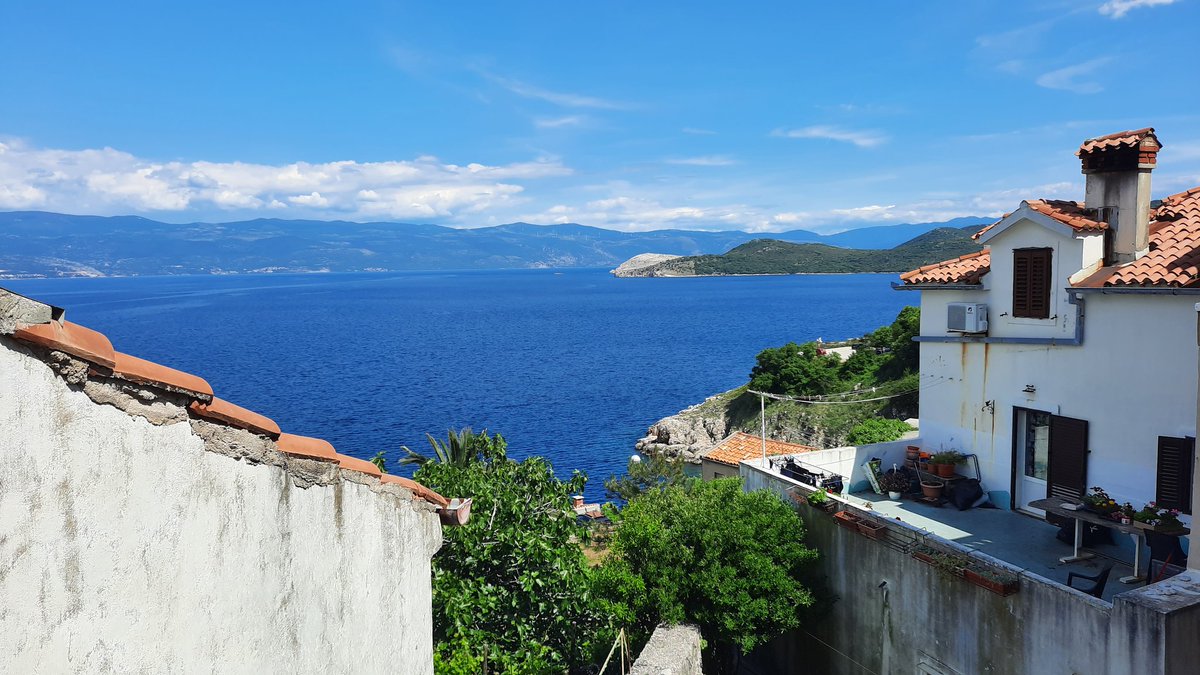 LoikkanenToivo's tweet photo. Kroatiassa patikka- ja kulttuurimatkalla. #Kroatia #Hrvatska #Opatija #Krk #Vbrnik https://t.co/2hmiHeJ2My