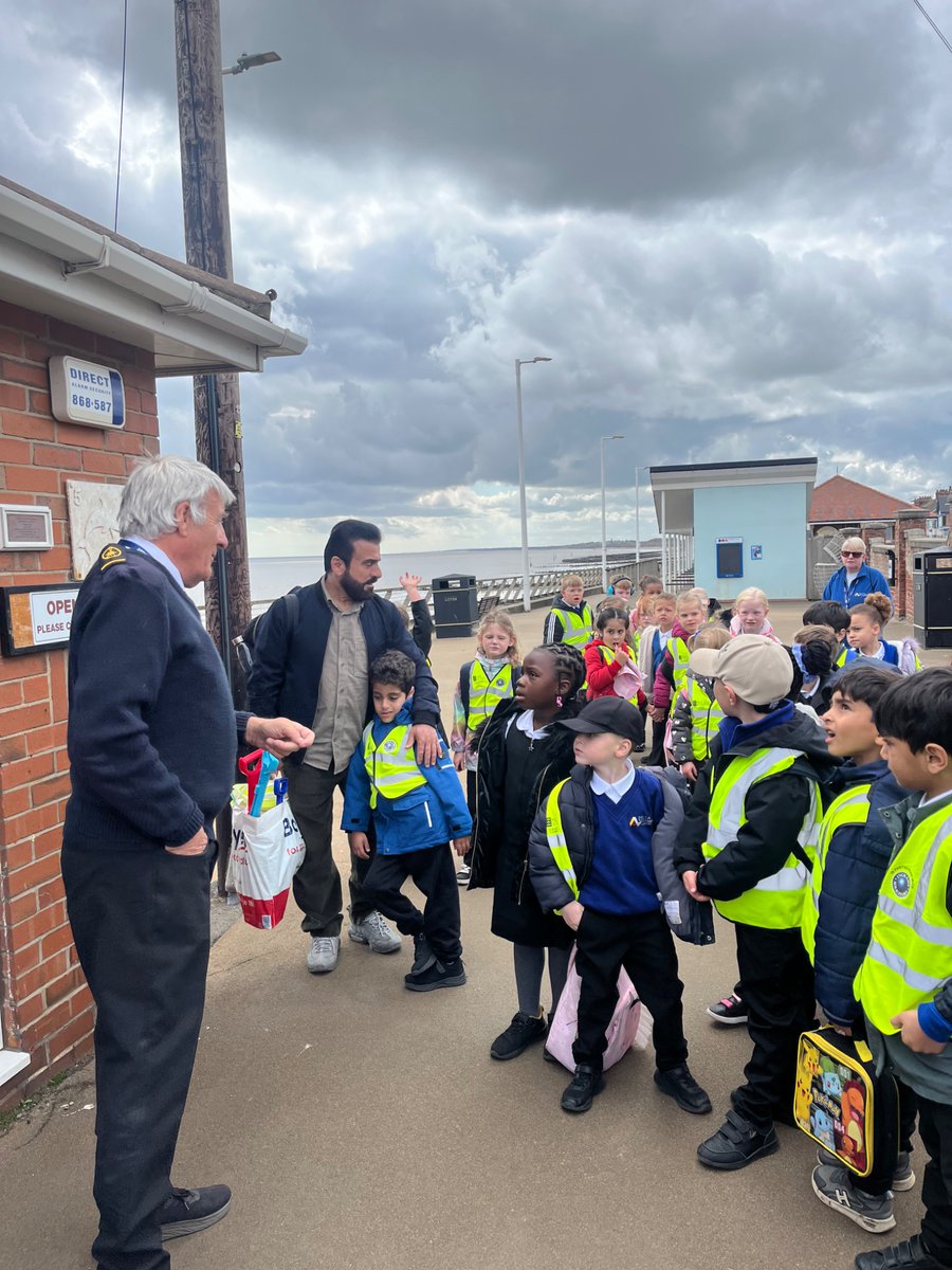 DeltaCraven's tweet photo. The coastguard popped out to speak to us, lunch time and ice cream stop!🍦 https://t.co/ZH9Lw0HmAh