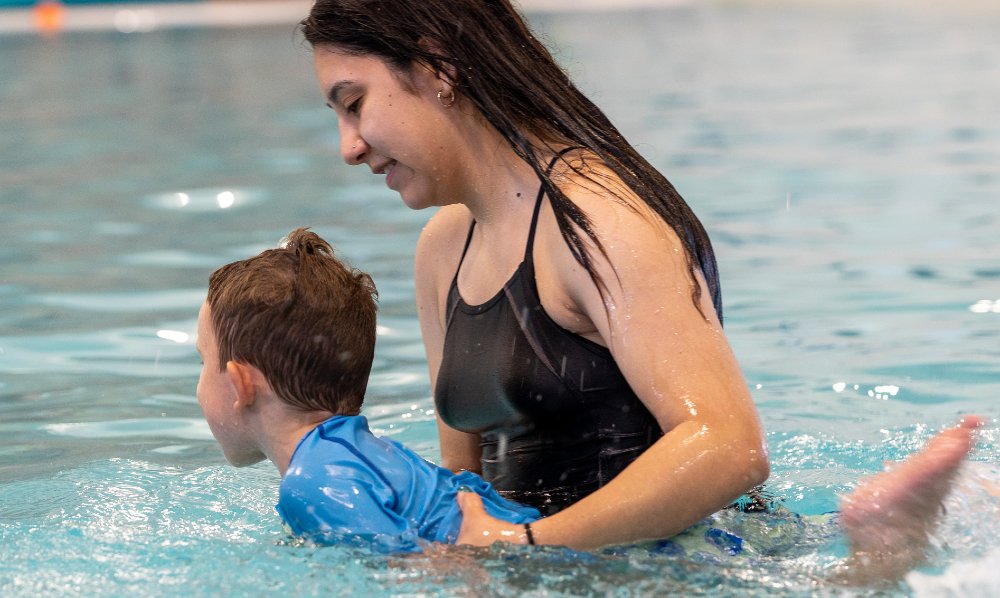 GreeleyRec's tweet photo. Summer swim lessons begin on June 1. Ensure your family stays safe around all bodies of water while enjoying the outdoors on vacation. We offer lessons for all ages and abilities at our two indoor or outdoor pools.  We even have classes led in Spanish! https://t.co/tsyfi0cfE0. https://t.co/r4EurYonaG