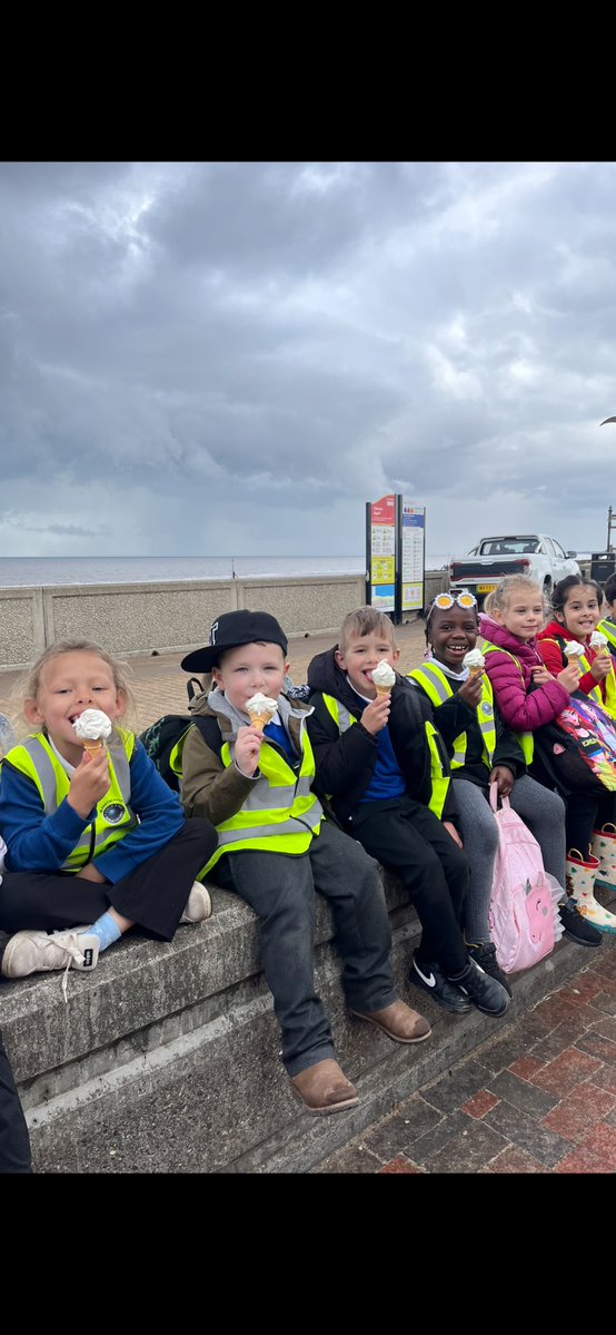 DeltaCraven's tweet photo. The coastguard popped out to speak to us, lunch time and ice cream stop!🍦 https://t.co/ZH9Lw0HmAh