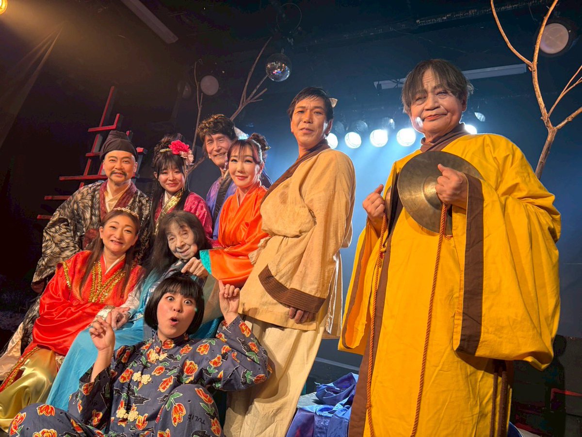 cook_black's tweet photo. ✨ 牡丹燈幻想 千秋楽 ✨
ありがとうございました🌸
本番中は集合写真を撮る時間が取れず、千秋楽のカーテンコール後に少しお時間をいただいて、ようやく出演者全員での記念撮影ができました。
この作品に関わった大切な仲間たちと一緒に写れた写真…本当に一生の宝物です。
心から感謝でいっぱいです。
#牡丹燈幻想 #雑遊 #新宿 #ぐるうぷしゅら #虹企画