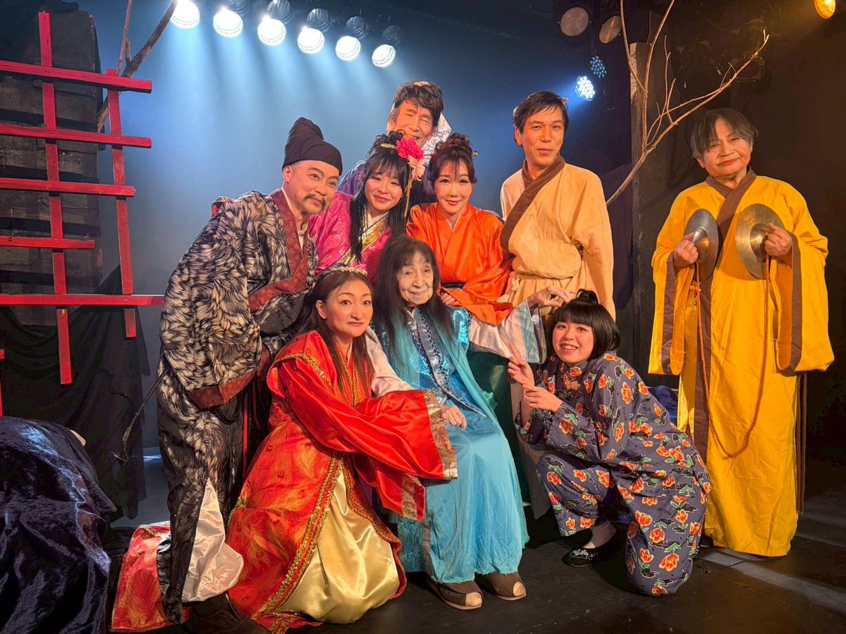 cook_black's tweet photo. ✨ 牡丹燈幻想 千秋楽 ✨
ありがとうございました🌸
本番中は集合写真を撮る時間が取れず、千秋楽のカーテンコール後に少しお時間をいただいて、ようやく出演者全員での記念撮影ができました。
この作品に関わった大切な仲間たちと一緒に写れた写真…本当に一生の宝物です。
心から感謝でいっぱいです。
#牡丹燈幻想 #雑遊 #新宿 #ぐるうぷしゅら #虹企画