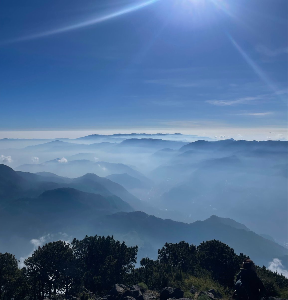 dibeth_23's tweet photo. Es que desde la madrugada llevo un sentimiento tan intenso dentro de mi, jamás pensé que sería capaz de lograrlo, y aún sigo asombrada de todo lo que un cuerpo, una mente y un corazón pueden soportar y alcanzar.🥹
Y Dios… qué sensación tan inexplicablemente hermosa y melancólica https://t.co/AdjseVxeOj