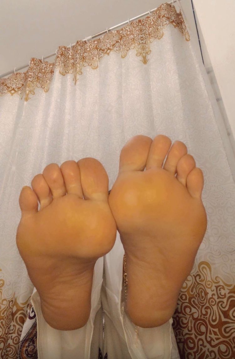 MnlFrenchFeet tweet media
