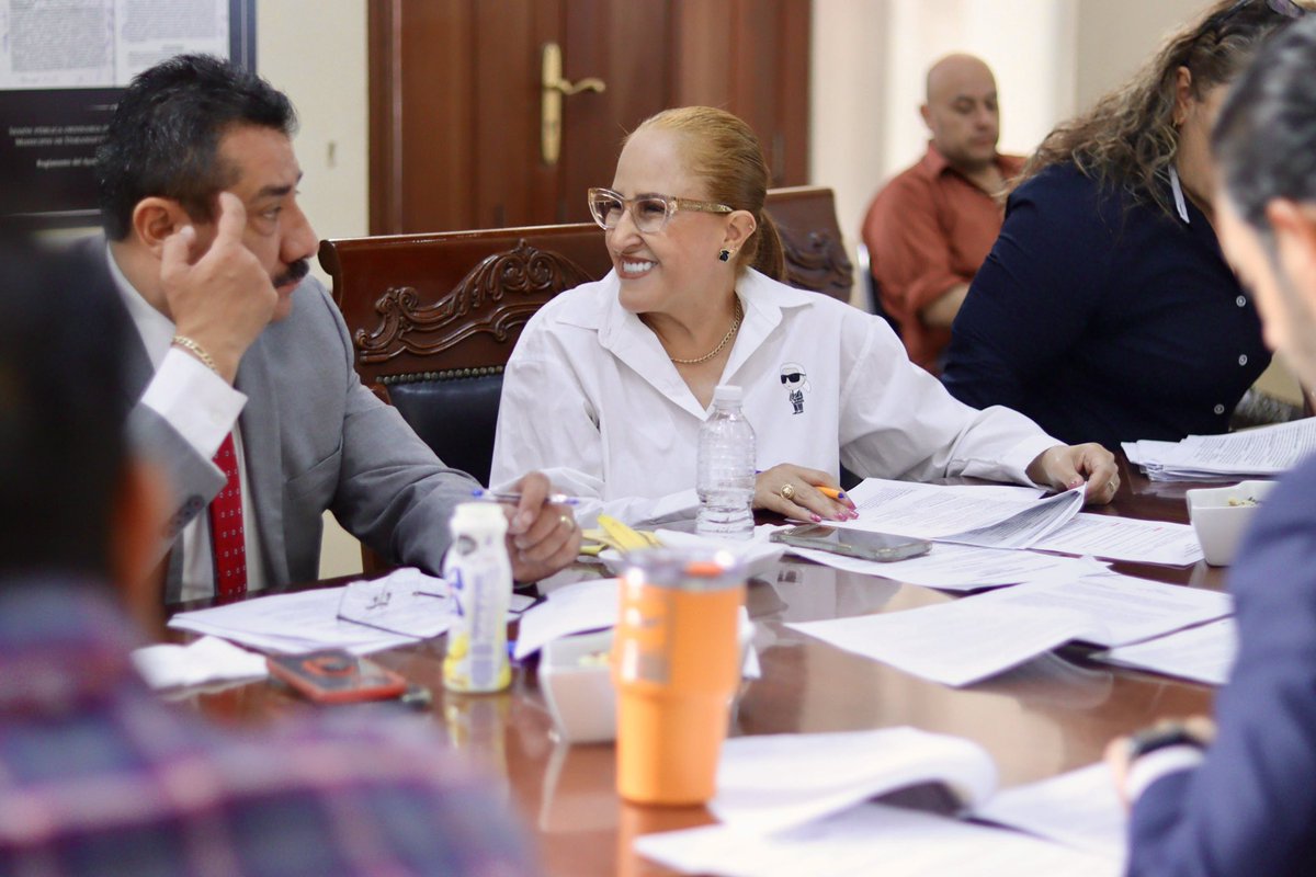 Marisol_CaQu's tweet photo. La economía de nuestro municipio crece cuando apoyamos a quienes mueven el comercio diario 🙋🏻‍♀️

Desde la Comisión de #ActividadesEconómicas, seguimos con el compromiso de atender las necesidades, así como generando proyectos para beneficio de las y los comerciantes duranguenses 🤝 https://t.co/vyhGDko5np