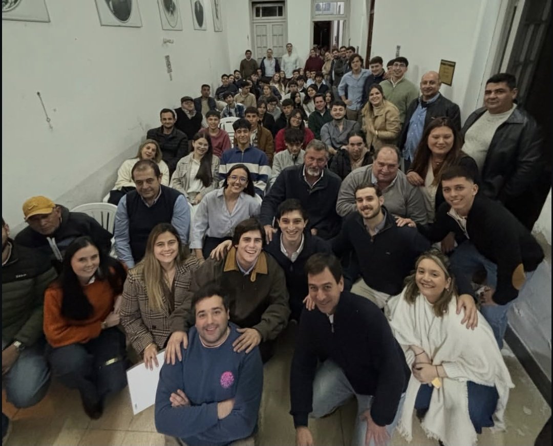 ConstenlaPablo's tweet photo. Regional Departamental de Salto

Participamos de un lindo encuentro con la Juventud del Partido Nacional, CDJ Salto, en el cual intercambiamos con los jóvenes, sobre actualidad. 

Los jóvenes no sólo son el futuro, sino que son el presente! https://t.co/mFjTitytdC
