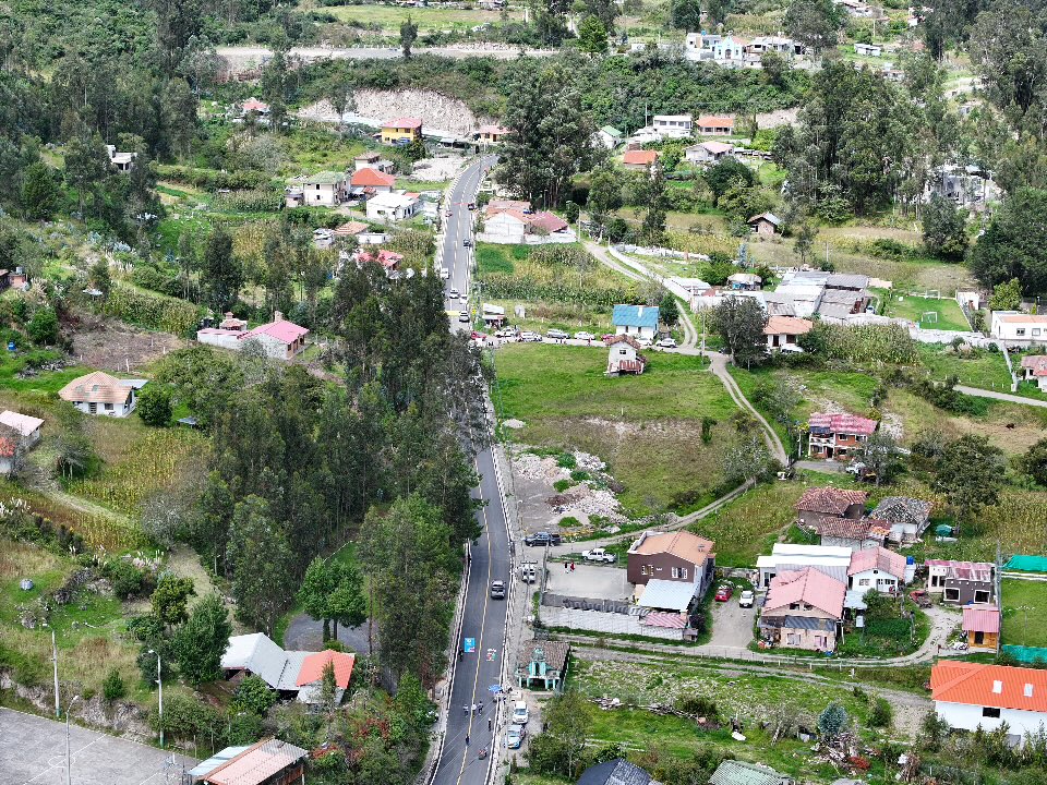 AlcaldiaCuenca1's tweet photo. #Obras | El alcalde @czamoramatute, inauguró el asfaltado de la vía: Centro Parroquial – La Dolorosa – Guagualzhumi en #Paccha, obra ejecutada junto a la Prefectura, el GAD Parroquial y la comunidad, beneficiando a más de 8.497 habitantes.
📈 Además, se firmó el convenio del Presupuesto Participativo 2026 por cerca de USD 297 mil para obras sociales, sanitarias y viales.
Esto es verdaderamente #AmorPorCuenca ❤️💛