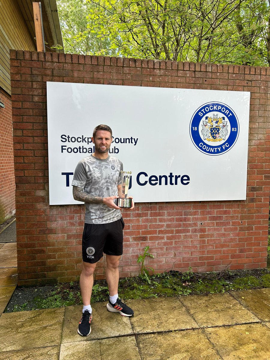 PFA's tweet photo. Trophy delivered 📬

Stockport County’s Ollie Norwood is presented with his PFA Select Car Leasing Fans’ Player of the Month Award for April 🏆 https://t.co/PLuZZvW3nW