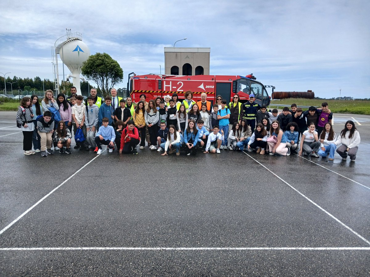 forocye's tweet photo. Pleno de estudiantes de cinco centros educativos de Oscos-Eo en la Junta General del Principado y visita guiada al Aeropuerto de Asturias. 18 Foro Comunicación y Escuela: "Los valores del medio rural: los valores de Asturias" https://t.co/XwebWc7kXz