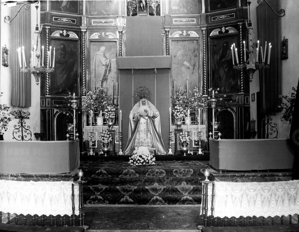 PSanRoqueSev's tweet photo. La @PSanRoqueSev recupera el cancel litúrgico del presbiterio, un elemento presente en el templo al menos durante las décadas de los 50 y 60.
Una intervención que ayuda a conservar la memoria litúrgica y patrimonial de nuestra parroquia.
(+info)https://t.co/taBsER27nL https://t.co/oD3B684ihH