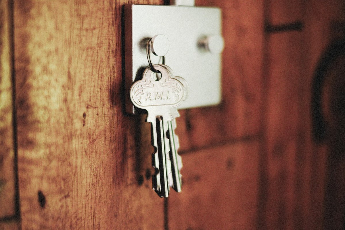 MaslenEstates's tweet photo. Landlords, did you know that ALL tenancies are now periodic and Section 21 (‘no fault’) evictions have been abolished?
If you’re unsure of how the new legislation effects you  contact David or Rob: https://t.co/lvX7k8Bkna #landlord #investmentproperty #Brighton https://t.co/3hph21O4Kr
