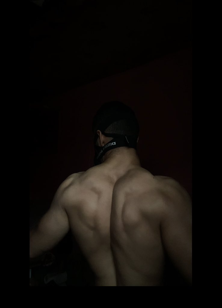 megaa2002's tweet photo. دوس علي الأندال كلو بيتناك🖤💘 https://t.co/QwezLDPVoR