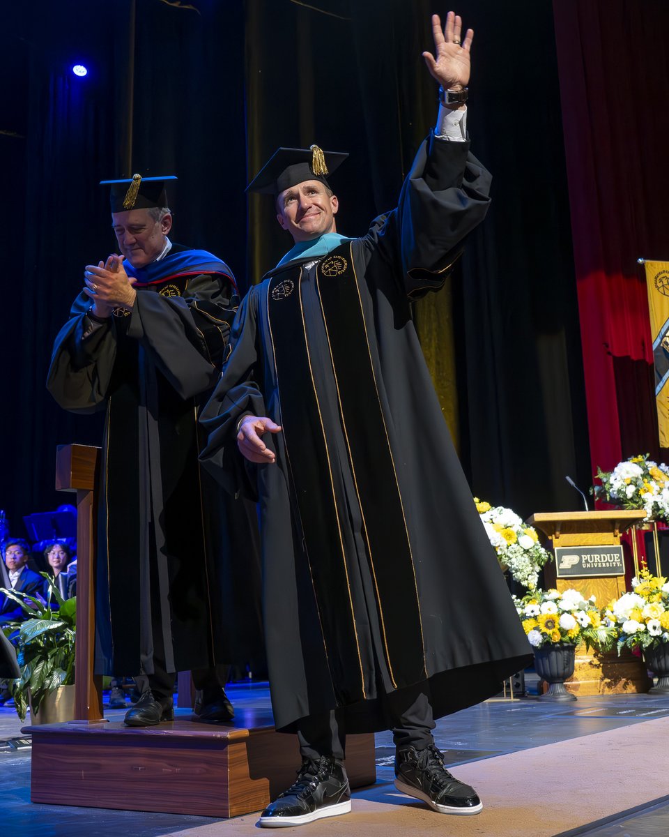 BoilerFootball's tweet photo. Dr. Drew Brees

@LifeAtPurdue awarded @drewbrees with an honorary doctorate from @PurdueBusiness over the weekend. https://t.co/P2EiqSEXOr