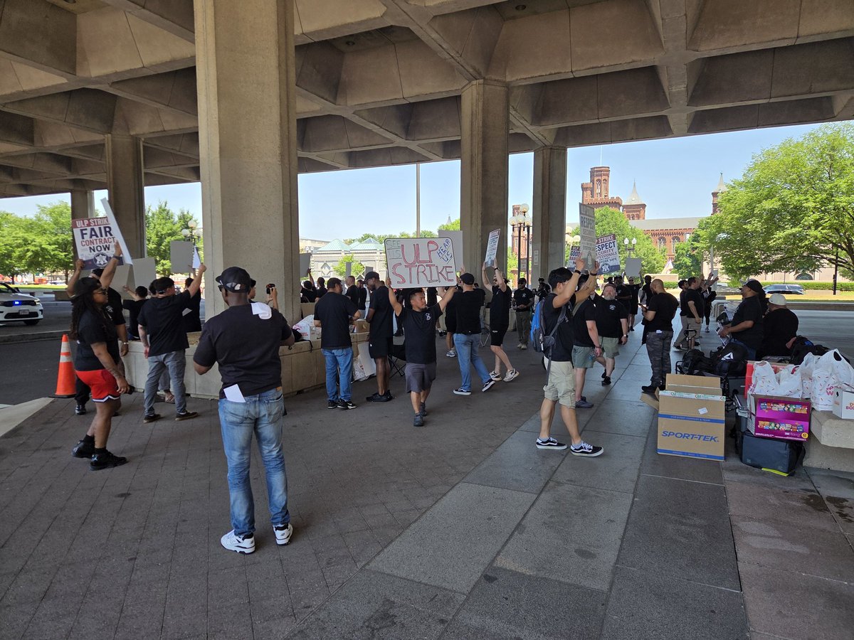 JoeySchmittPhD's tweet photo. The security forces for the Forrestal building (headquarters of the Department of Energy and the National Nuclear Security Administration) are striking. https://t.co/TmqRjj6MsG