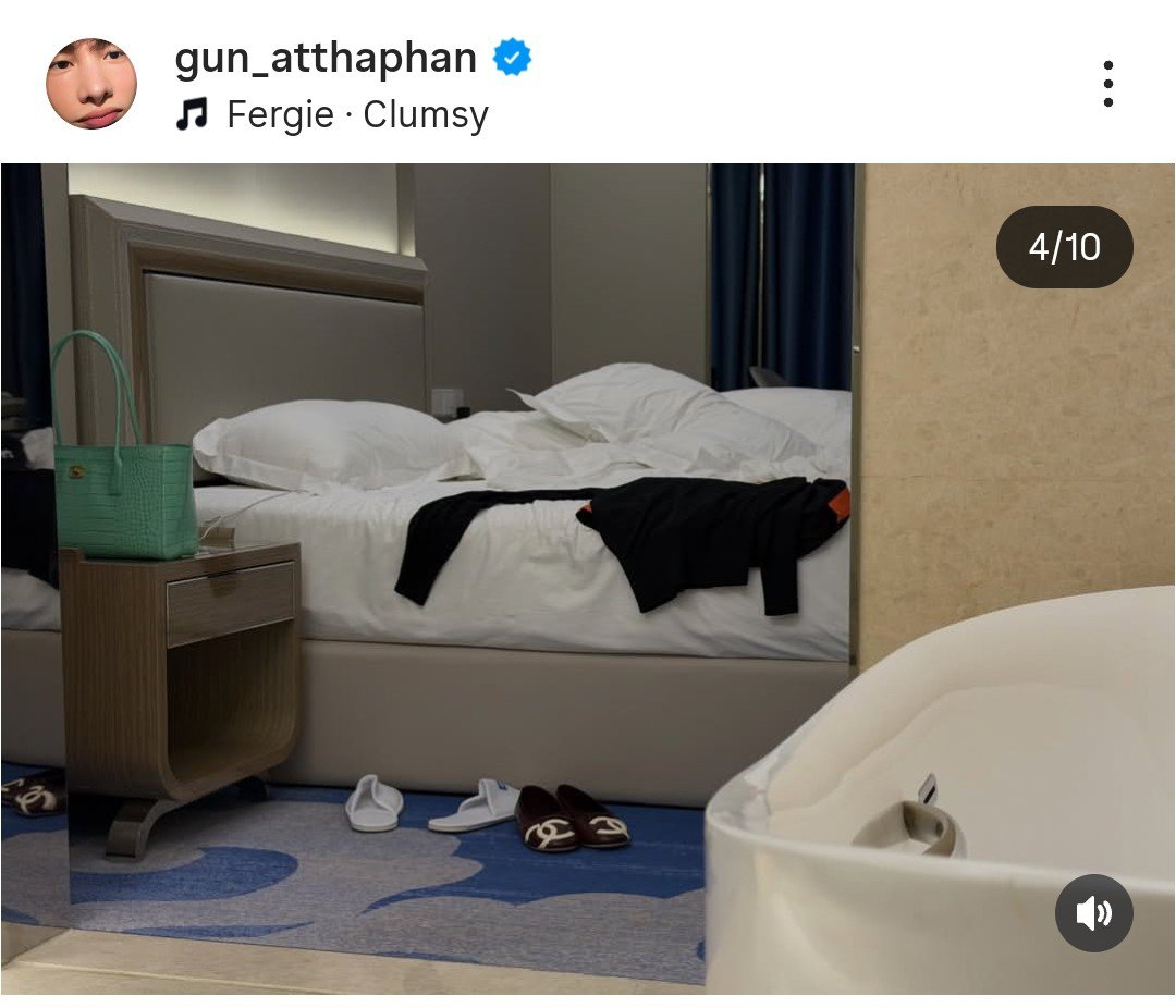 offgundimples's tweet photo. thinking about how he made a two-hour trip from hangzhou just to check into the same hotel where gun is staying (he also did it during their pattaya trip) 😭 okay offgun, i completely understand you guys now :3

#OffGun #ออฟกัน https://t.co/3vZD7YtjSM