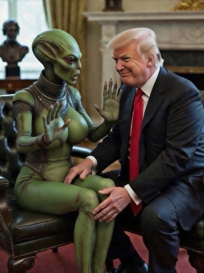 Rob184rob's tweet photo. @YourAnonNews Female alien vs. President Predator https://t.co/WtzSiVIW0m
