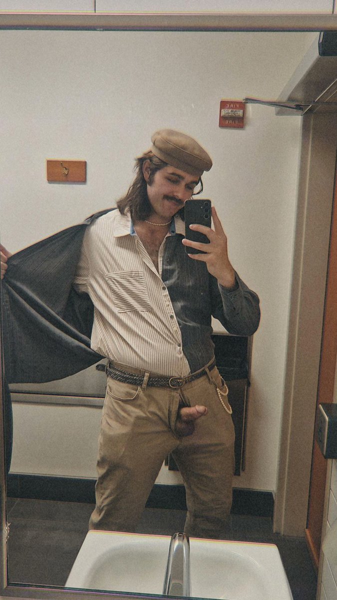 nakedasslilac's tweet photo. i like showing off my outfits almost as much as I love showing off my dihh tbh https://t.co/Dy3DWuTqbt