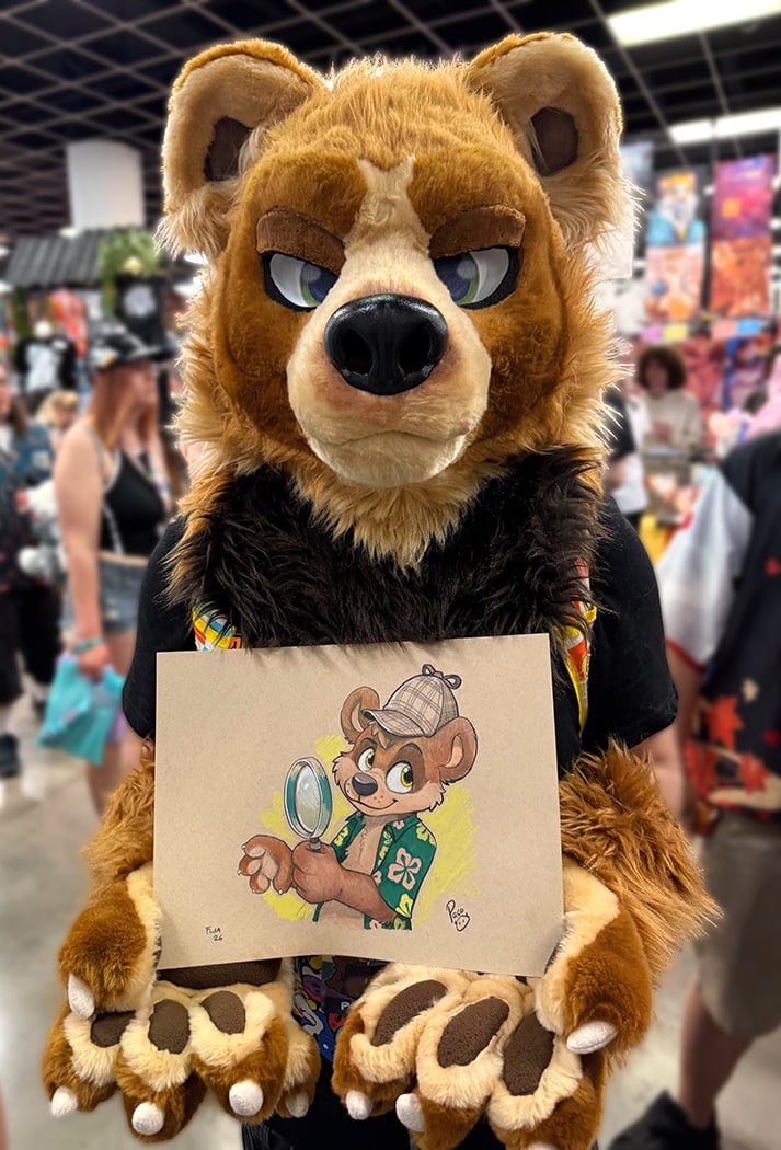 panda_paco's tweet photo. Detective @kodeeak is on the case!

Done during FWA's Artist Alley, color markers and pencils over toned tan mixed media paper.
The best part is that Koda himself stopped by my table to pick it up in person! I love when they do that! https://t.co/ob0YFh0uxE