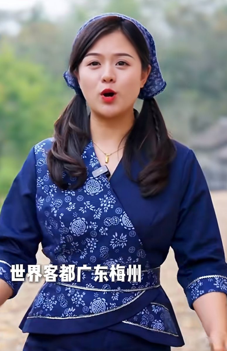 jilu547385 They kept changing from the round Qing collar to the
