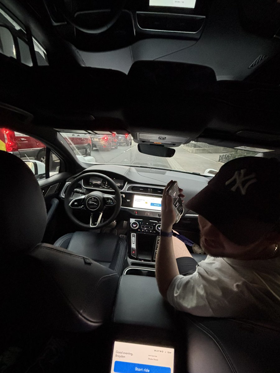 starry905's tweet photo. Finally home from Dreamhack, shoutout to @DecimateGG for allowing us to represent them this weekend 

Shoutout to @CanadianNeb @19Chutt @bcurzz for being such great teammates and making this weekend one to remember 

Though its the end for some, I’m just getting started o7 https://t.co/9mxfvxfq1o