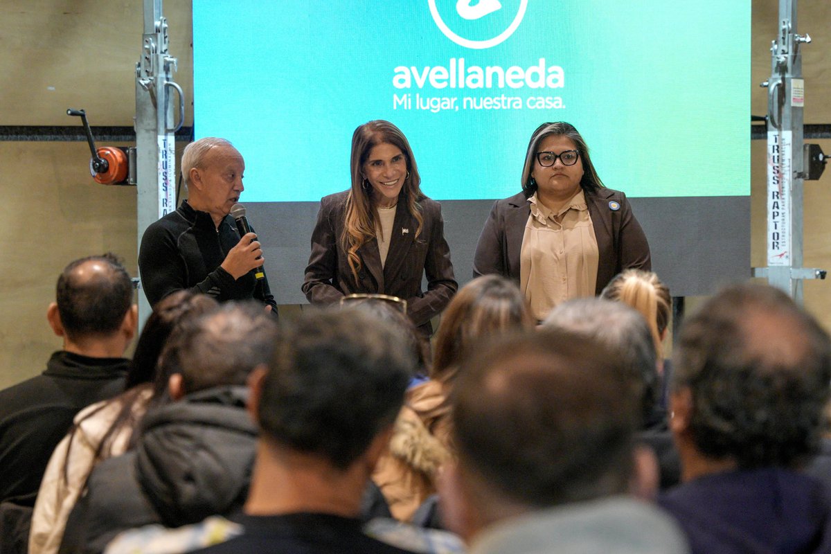 magdysierra's tweet photo. 💬 | Compartimos una charla junto a Orlando Machado, Secretario General del  SECLA, delegadas y delegados y Andrea Franco, Directora de Turismo para contarles las políticas públicas y las obras que venimos llevando adelante en nuestra ciudad ✨

También conversamos sobre los distintos circuitos turísticos y culturales que tenemos en Avellaneda, para que más afiliadas y afiliados puedan conocer, recorrer y disfrutar nuestros espacios culturales y lugares históricos.