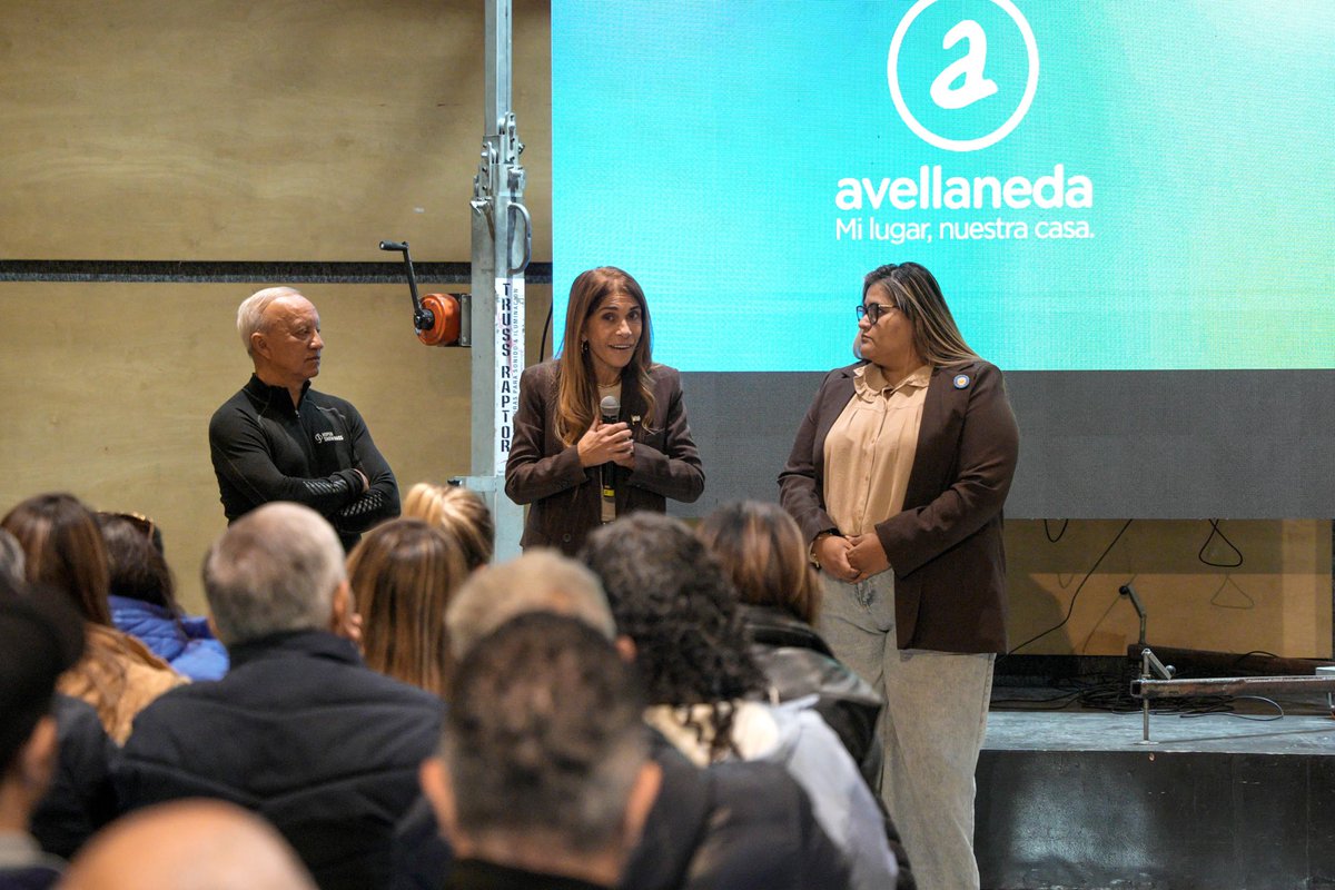 magdysierra's tweet photo. 💬 | Compartimos una charla junto a Orlando Machado, Secretario General del  SECLA, delegadas y delegados y Andrea Franco, Directora de Turismo para contarles las políticas públicas y las obras que venimos llevando adelante en nuestra ciudad ✨

También conversamos sobre los distintos circuitos turísticos y culturales que tenemos en Avellaneda, para que más afiliadas y afiliados puedan conocer, recorrer y disfrutar nuestros espacios culturales y lugares históricos.
