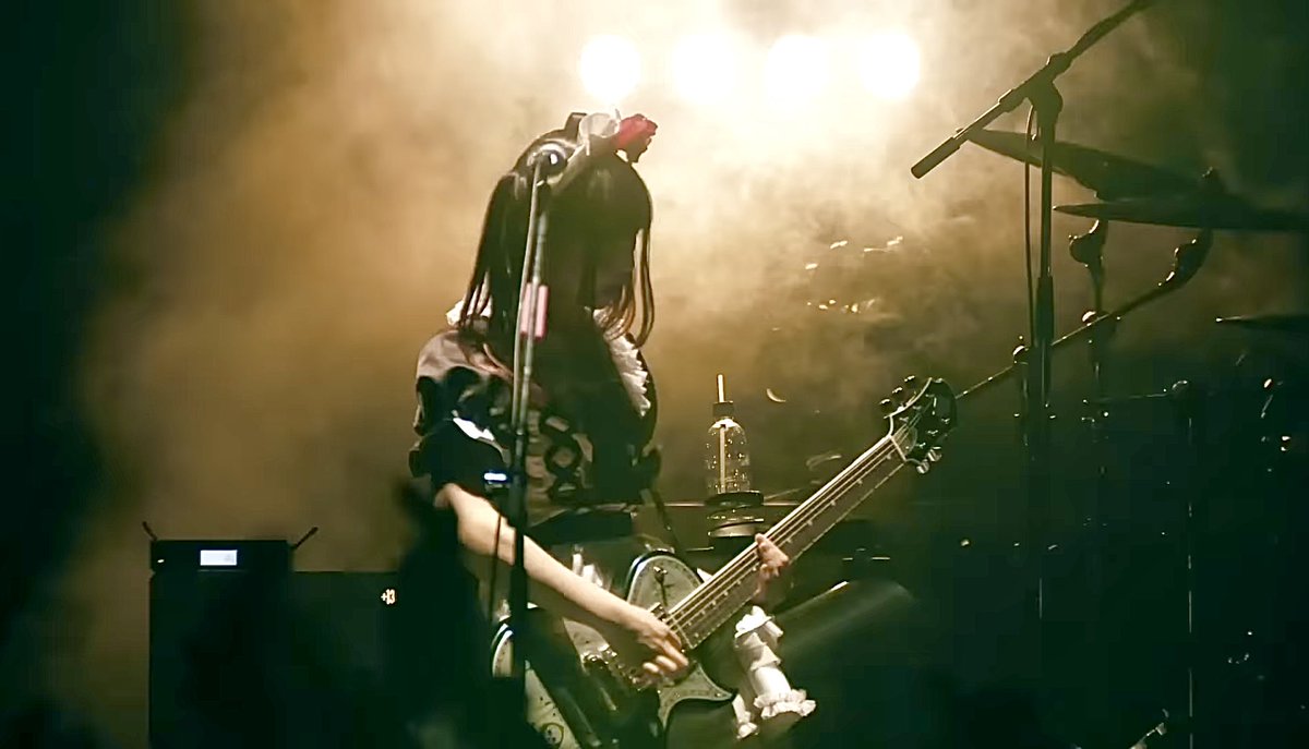 Piroya44's tweet photo. BAND-MAID / onset (Apr13th2018)
https://t.co/B5DaxJ7bPH @YouTube
#bandmaid 
 BAND-MAIDの曲を初めて聞いたのはonsetでした🎸YouTubeで見たときから"このメイド達は何者？この曲はなんだ？？？🥁カッコよくてもう鳥肌が立ちまくりました🕊️BAND-MAIDの事をもっと知ろうときっかけになった曲です🍺 https://t.co/u41j9OauBc