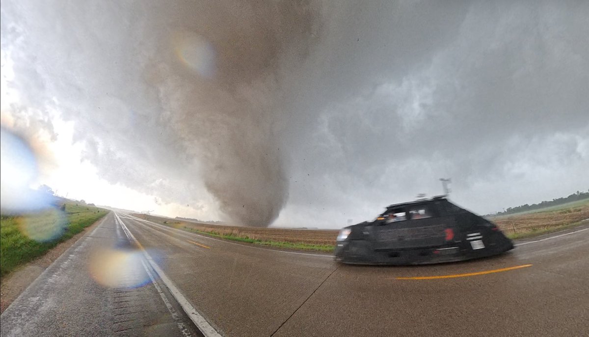 ReedTimmerUSA's tweet photo. NEW VIDEO shows #Dominator launching our air cannon into a compact violent #tornado: https://t.co/1RqOOuMIRM https://t.co/3fFan5X1ul