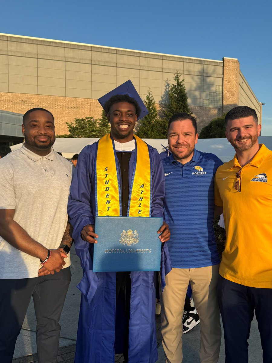 HofstraMBB's tweet photo. 🏆 ✅

🎓 ✅

#PrideOfLI https://t.co/5y21zTwJ94