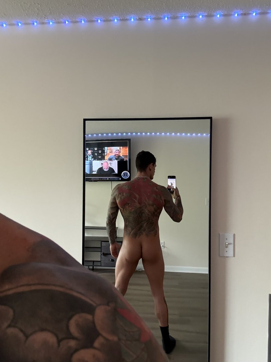 Vincent_K710's tweet photo. Eat this cake and suck my fat cock 😈 https://t.co/XD4eJI6bdP https://t.co/PgX6XaYSY3
