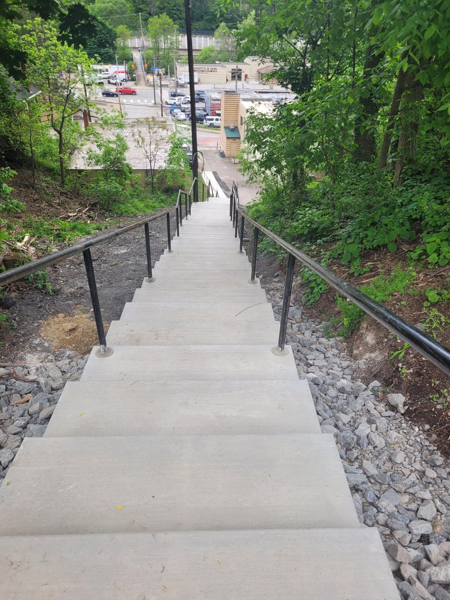 PghDOMI's tweet photo. @Pittsburgh 
New steps have arrived! The Englert Street Steps collaboration between the Department of Mobility and Infrastructure and the Department of Public Works wrapped-up just in time for some warmer weather! These steps provide access to the Overbrook Seniors Center! https://t.co/kARqawiEs1