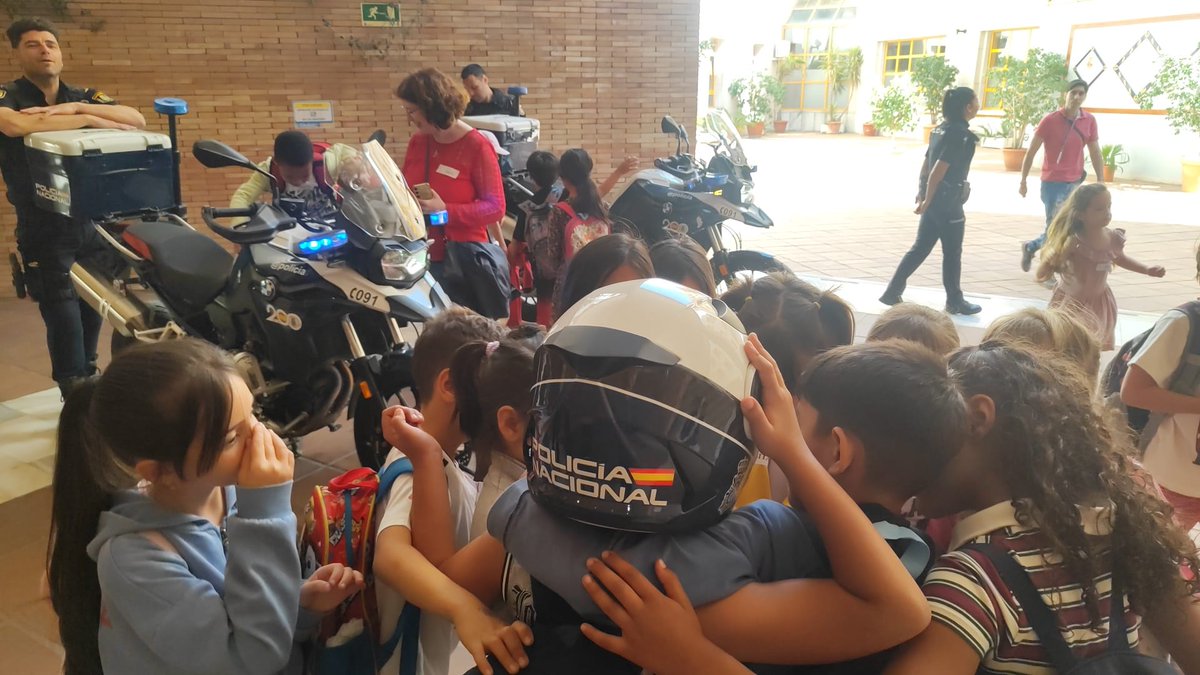 Policía Nacional tweet media
