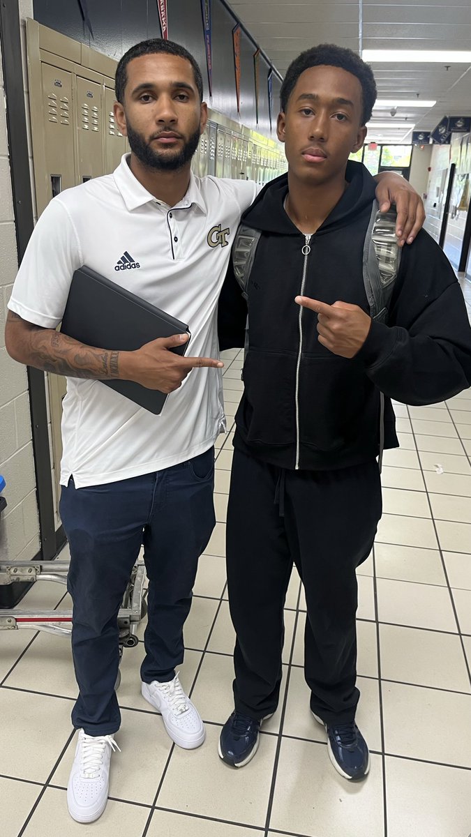 Hashir_Evans's tweet photo. Appreciate @Coach_KJones7 for coming to see me. 

@GeorgiaTechFB 
@CoachBryanLamar 
@CometsSGHS 
@247recruiting 
@PrepRedzoneGA 
@RecruitGeorgia 
@On3 
@zaymartin2410 
@247Sports 
@ChadSimmons_ 
@CoachLewis_shec https://t.co/TxK0pjpG3T