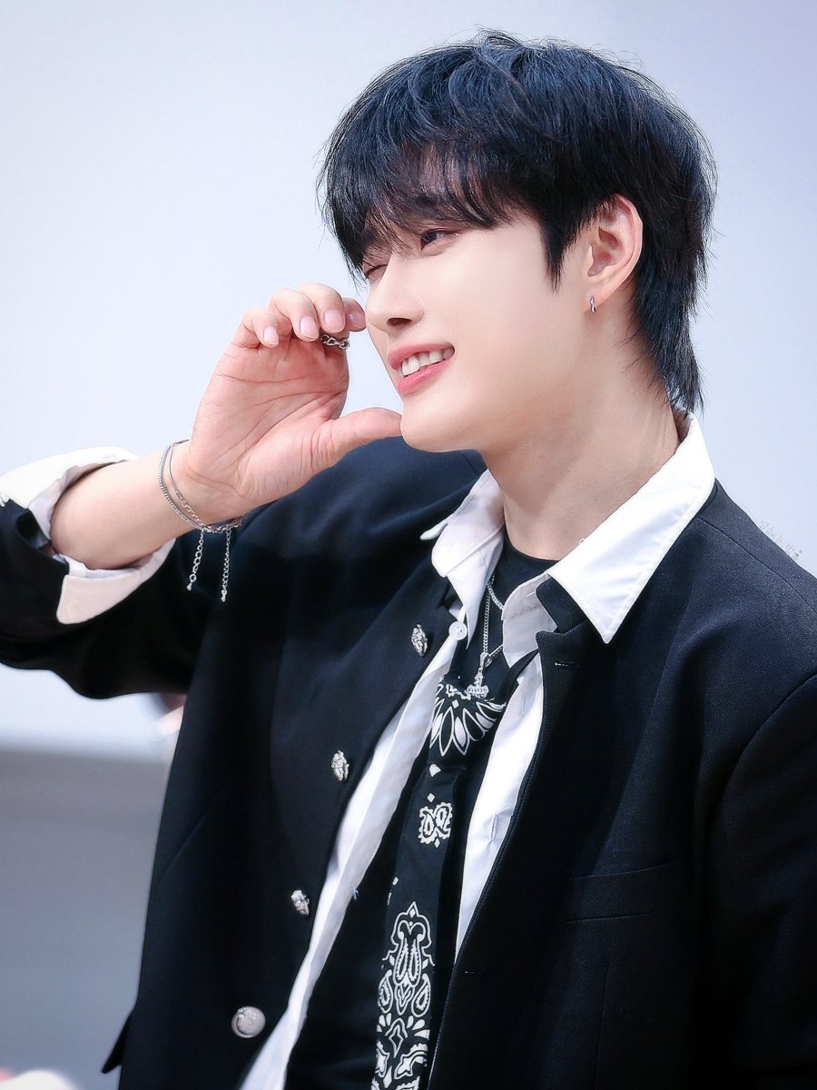 lovesome__jh's tweet photo. Kooky
OMEGA X OFFLINE FANSIGN EVENT
귀욥♡
#오메가엑스 #OMEGA_X #JANHAN
#소중히_아끼고_사랑해 #재한 👑
#내자랑_내하늘_김재한 260503 https://t.co/rJziDZYWbb