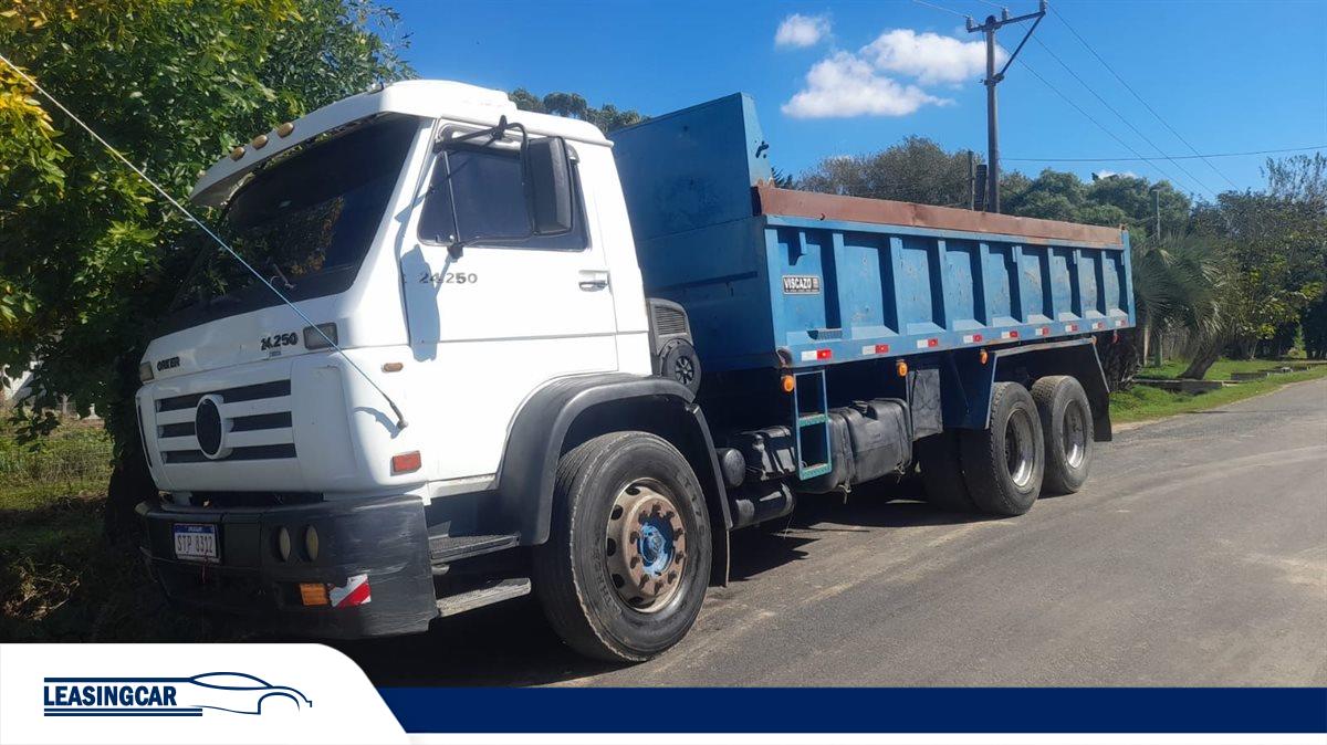 ALeasingcar's tweet photo. Volkswagen 24-250 Volcadora Viscazo Año 2013 
el motor fue recientemente hecho a 0km

Precio USD 15.000 mas facilidades (valor total 58.000 USD)
IMPECABLE! Aceptamos Permutas. Financiación Bancaria. Consultas al 096 987 840 / 4399 2209 / 099 247931 https://t.co/EThQvo9P6w https://t.co/BJhaGELoW1