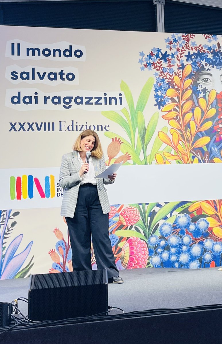 Izaskunarretxe's tweet photo. La nostra literatura serà la convidada del Salone de Torí l’any vinent, i jo no puc ser més feliç. 
#LiteraturaCatalanaEnItalià https://t.co/RHiaEJW3l0