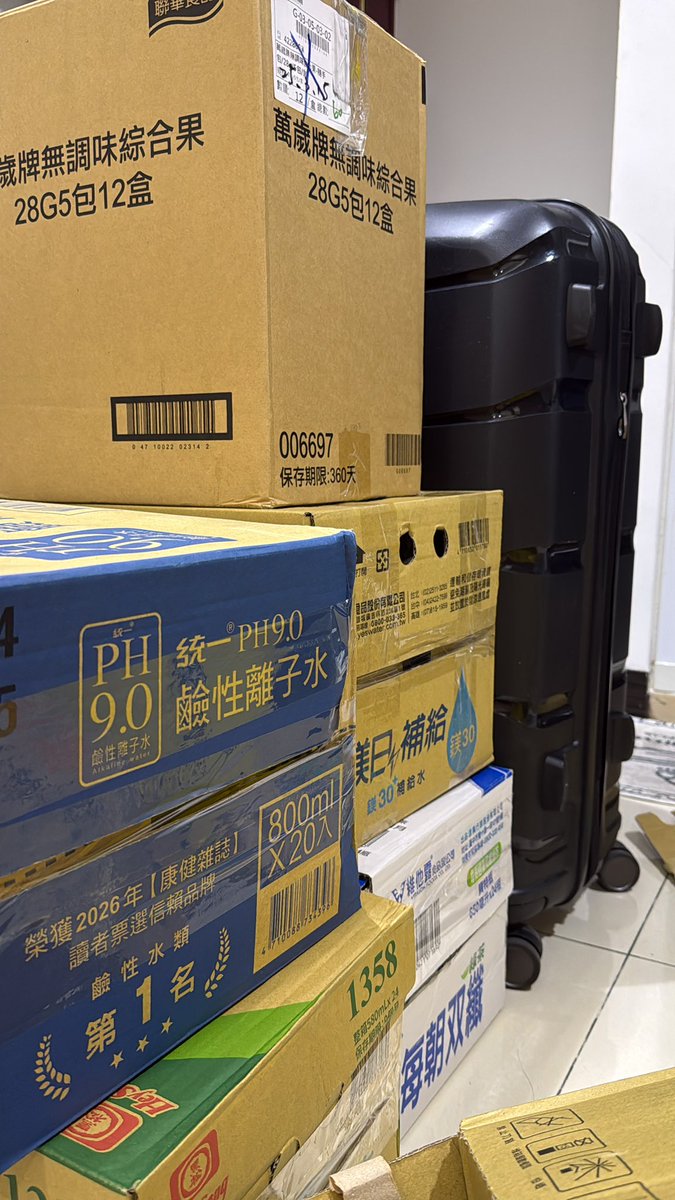 LinoooShane's tweet photo. 當了六年半的北漂青年
終於要結束了
東西也太多了 不知道要收多久😮‍💨 https://t.co/DZu3rYPz4R